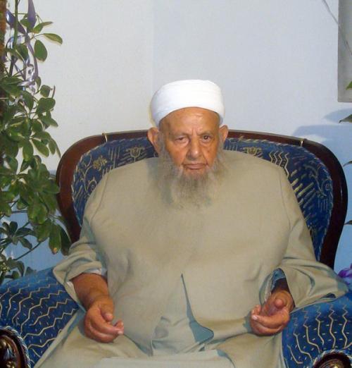 من مشاهير وعظماء الرِّجال (الشّيخ العلَّامة المعمَّر علي منصور الحمويّ القابونيّ 1914ـ 2010م)